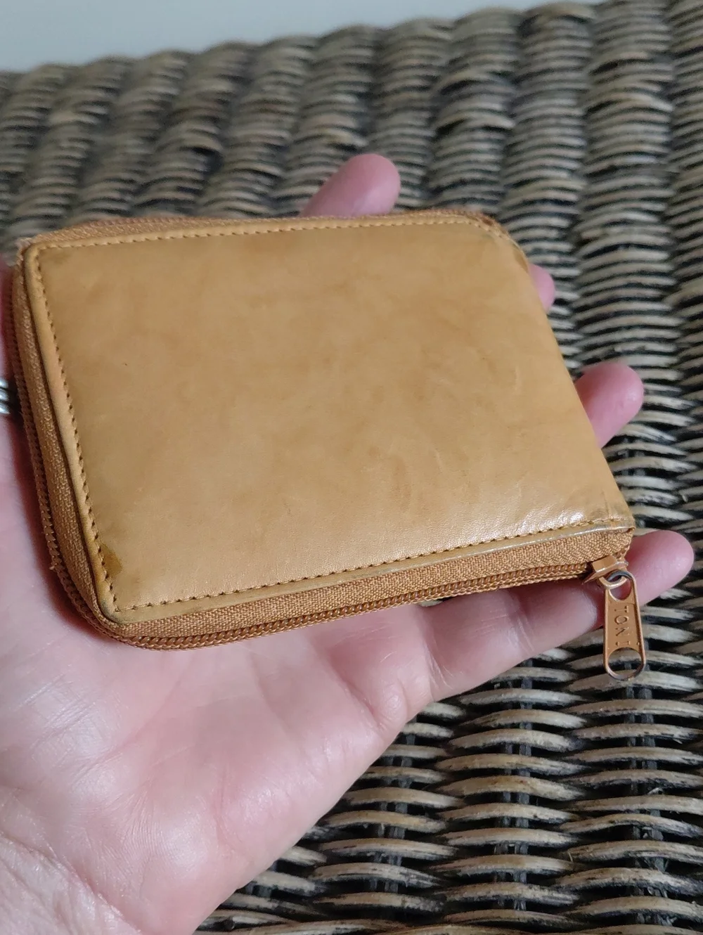 Vintage compact leather